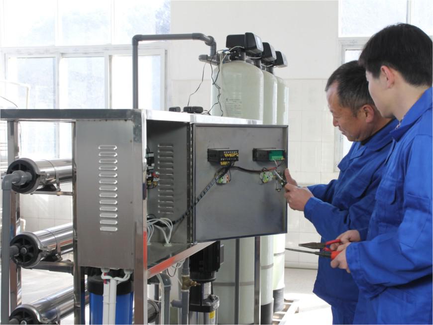 烈日炎炎忙安装   圣源工人最强壮