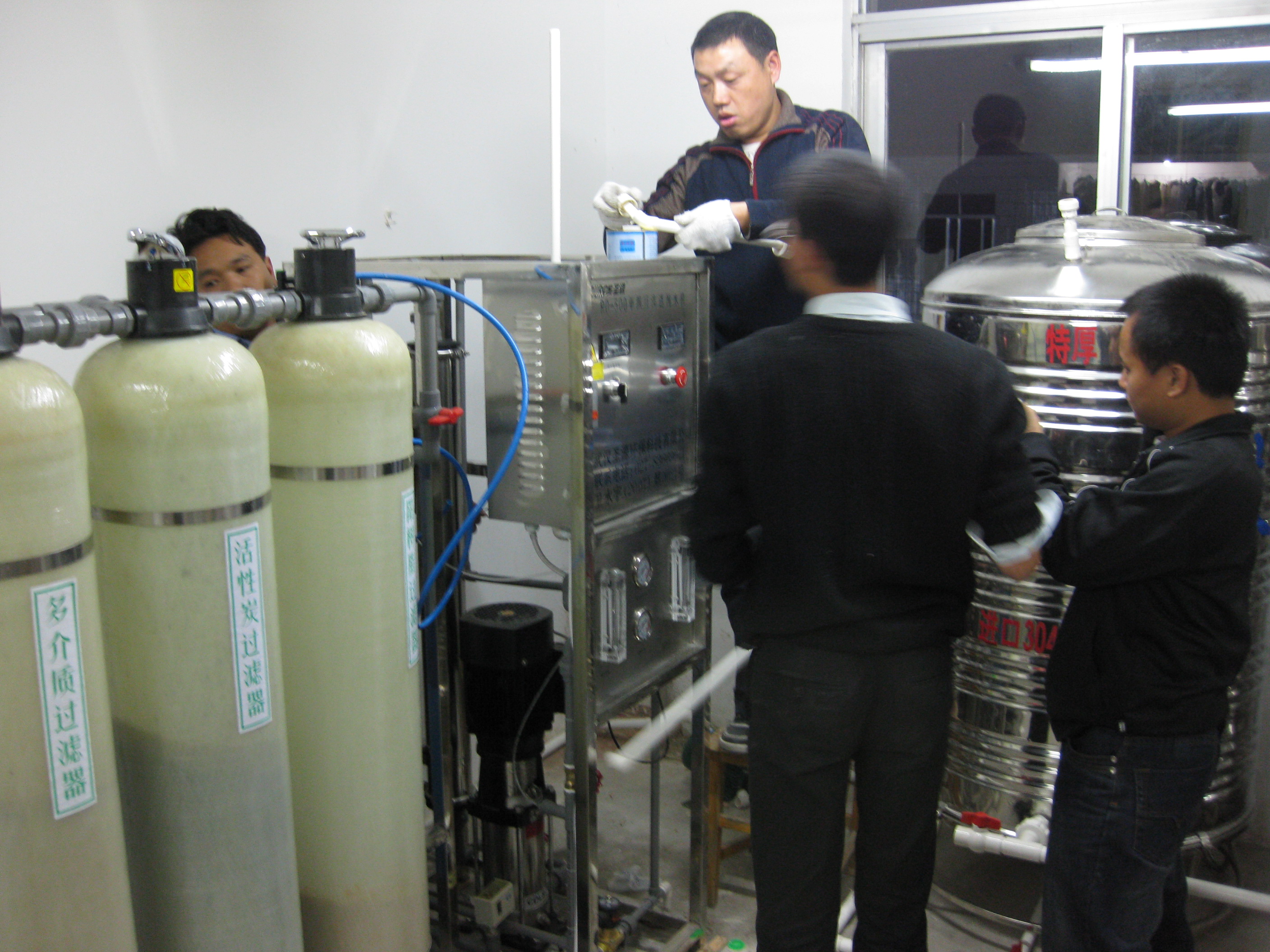 朝九晚五的王总做了校园直饮水